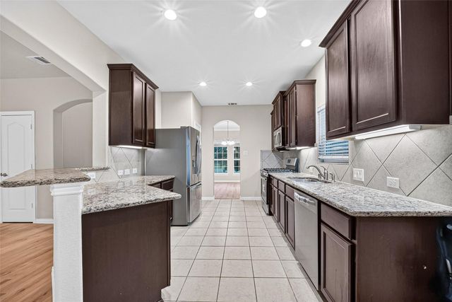 10015 Chase Court, Baytown, TX 77521