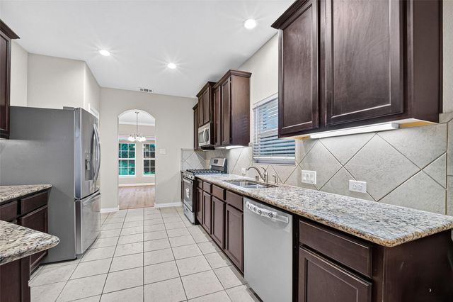 10015 Chase Court, Baytown, TX 77521