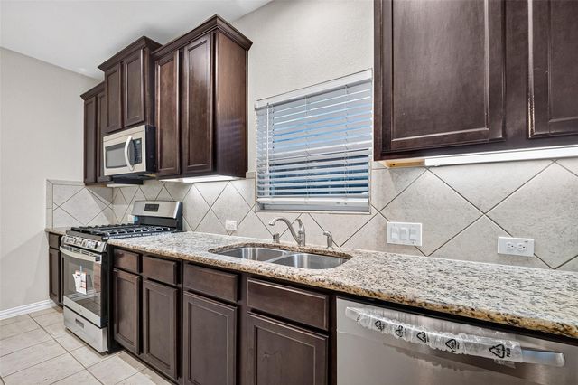 10015 Chase Court, Baytown, TX 77521