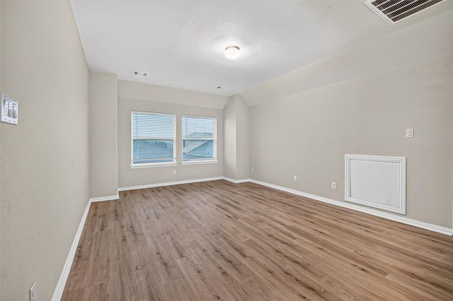 10015 Chase Court, Baytown, TX 77521