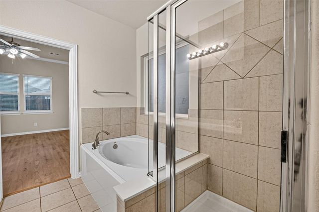 10015 Chase Court, Baytown, TX 77521