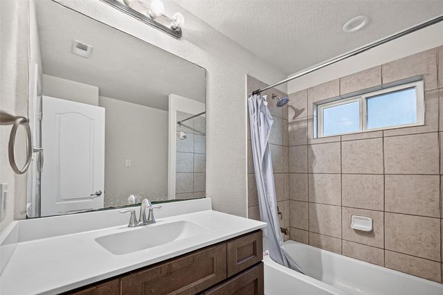 10015 Chase Court, Baytown, TX 77521