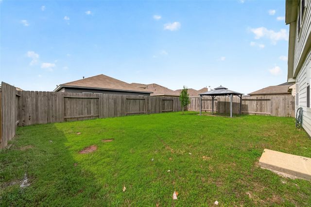 10015 Chase Court, Baytown, TX 77521