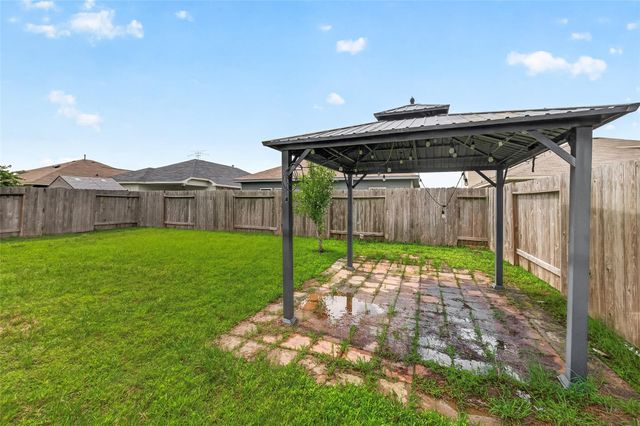 10015 Chase Court, Baytown, TX 77521