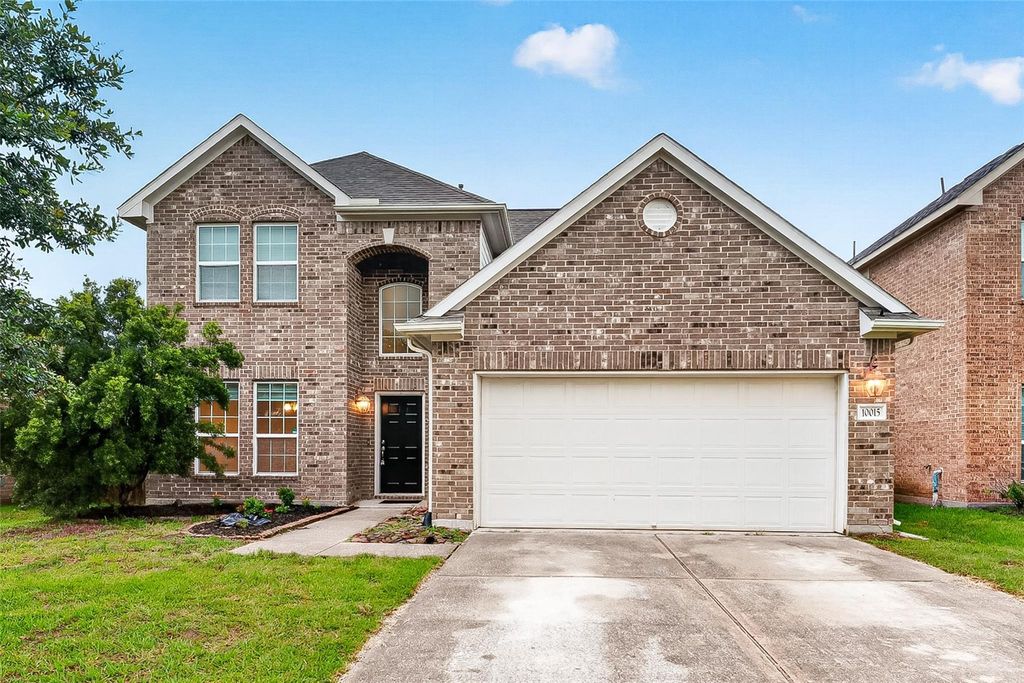 10015 Chase Court, Baytown, TX 77521