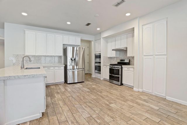 4001 Steamboat Cove Ln, Stockton, CA 95219