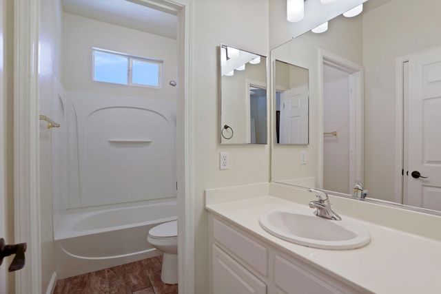 4001 Steamboat Cove Ln, Stockton, CA 95219