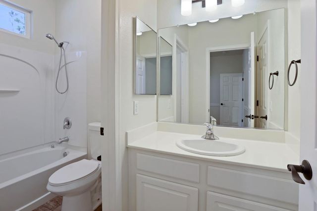 4001 Steamboat Cove Ln, Stockton, CA 95219