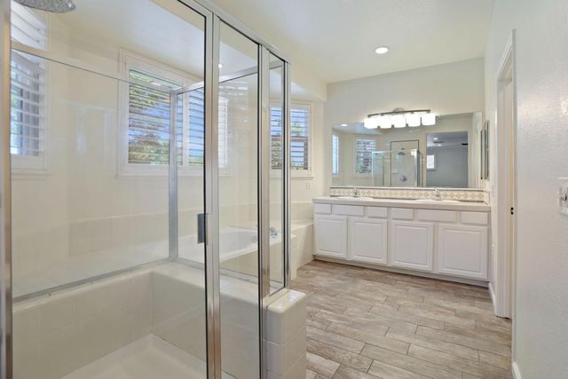 4001 Steamboat Cove Ln, Stockton, CA 95219
