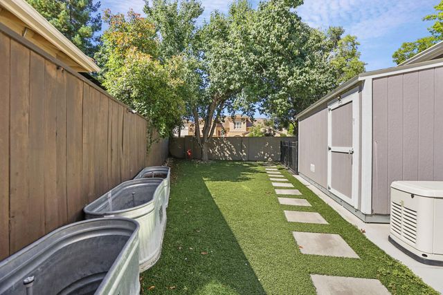 4001 Steamboat Cove Ln, Stockton, CA 95219