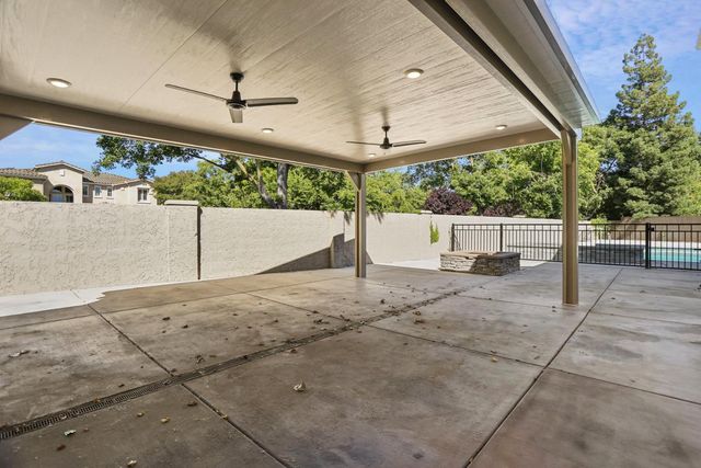 4001 Steamboat Cove Ln, Stockton, CA 95219