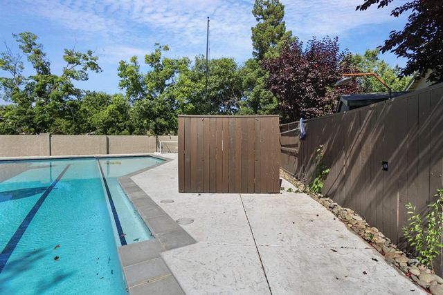 4001 Steamboat Cove Ln, Stockton, CA 95219