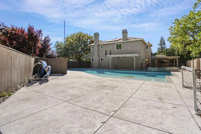 4001 Steamboat Cove Ln, Stockton, CA 95219
