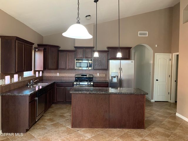 14657 SPANISH POINT Drive, El Paso, TX 79938