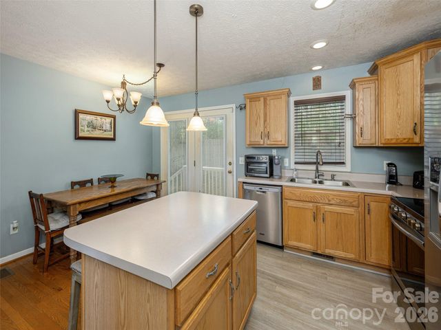 5 Pottery Terrace Trail, Flat Rock, NC 28731