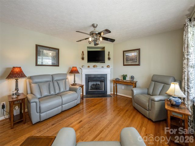 5 Pottery Terrace Trail, Flat Rock, NC 28731