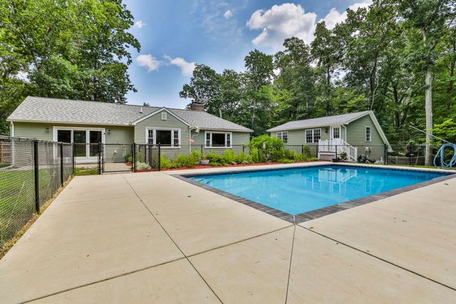28 Beverlee Drive, Nashua, NH 03064