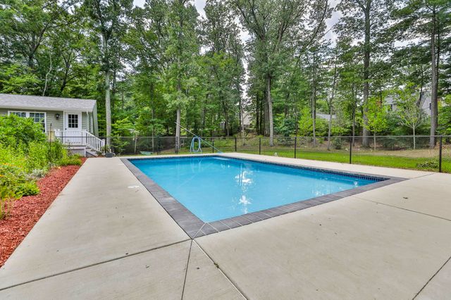 28 Beverlee Drive, Nashua, NH 03064