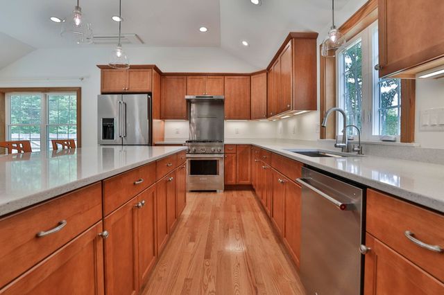 28 Beverlee Drive, Nashua, NH 03064