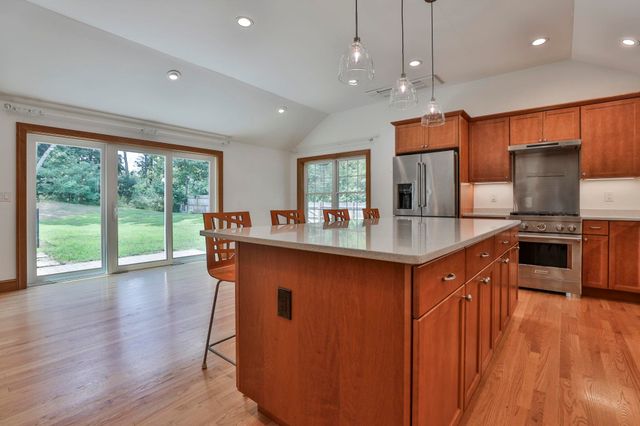 28 Beverlee Drive, Nashua, NH 03064
