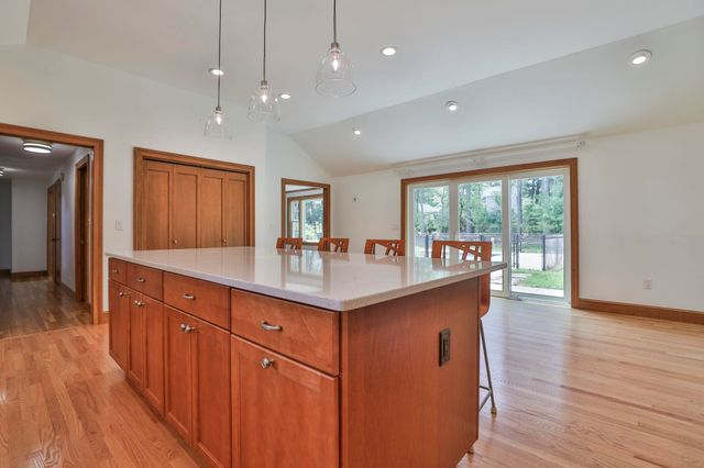 28 Beverlee Drive, Nashua, NH 03064
