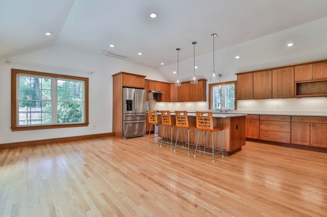28 Beverlee Drive, Nashua, NH 03064