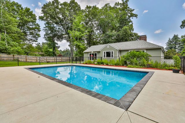 28 Beverlee Drive, Nashua, NH 03064