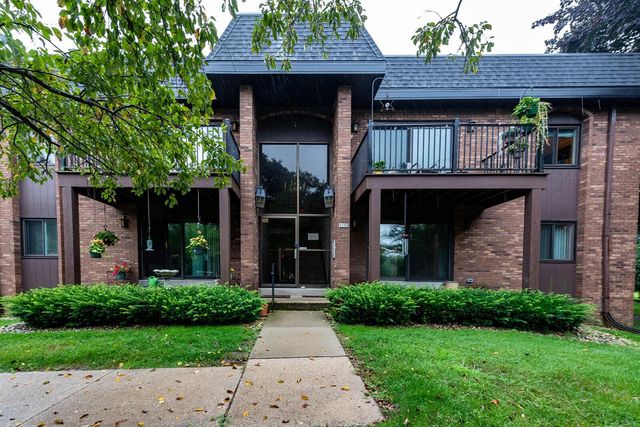 5155 S Root River PARKWAY #1, Greenfield, WI 53228
