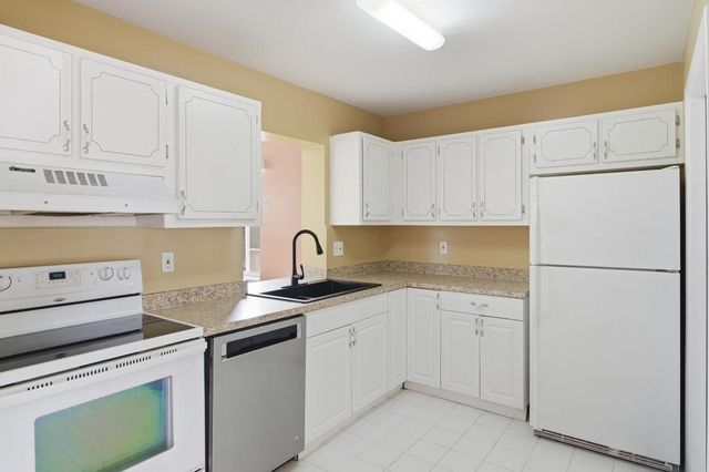 7288 Pine Park Drive N, Lake Worth, FL 33467