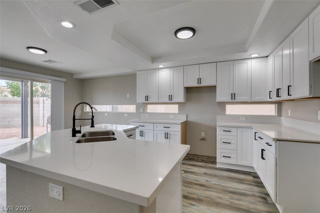 8721 Raindrop Canyon Avenue, Las Vegas, NV 89129