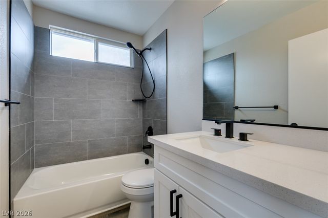 8721 Raindrop Canyon Avenue, Las Vegas, NV 89129