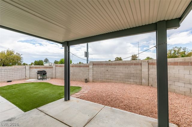 8721 Raindrop Canyon Avenue, Las Vegas, NV 89129