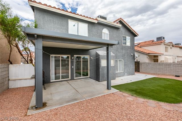 8721 Raindrop Canyon Avenue, Las Vegas, NV 89129