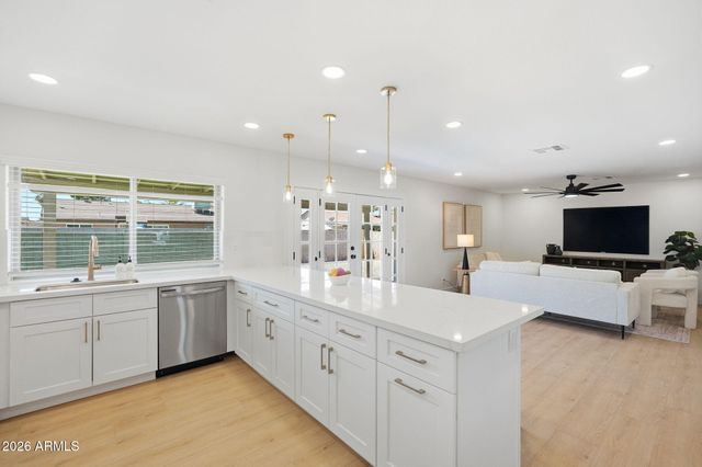 907 W Straford Drive, Chandler, AZ 85225