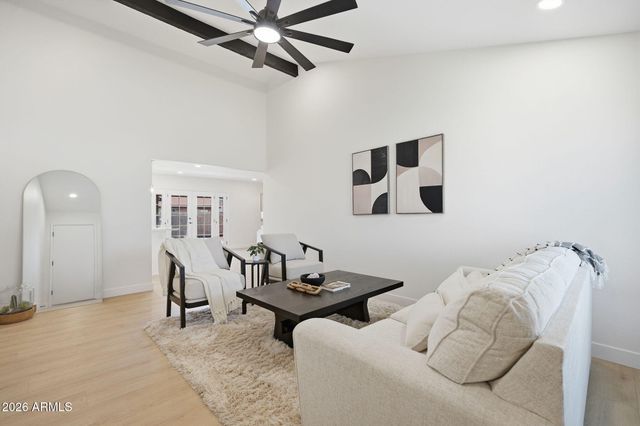 907 W Straford Drive, Chandler, AZ 85225