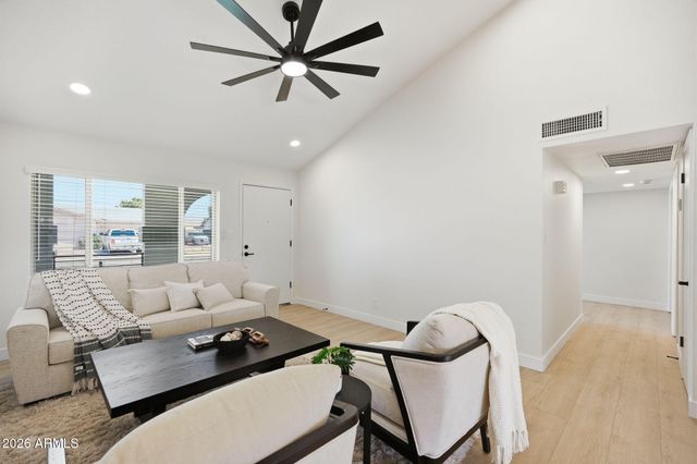 907 W Straford Drive, Chandler, AZ 85225