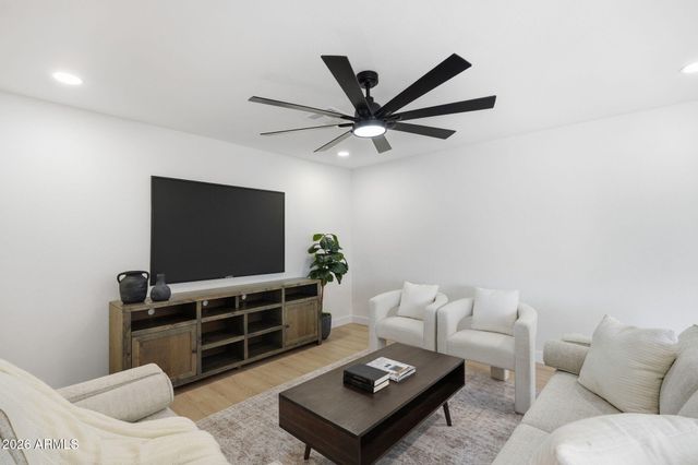 907 W Straford Drive, Chandler, AZ 85225