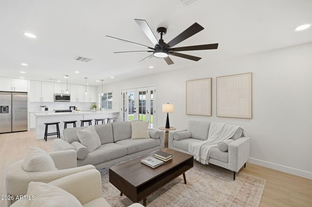 907 W Straford Drive, Chandler, AZ 85225