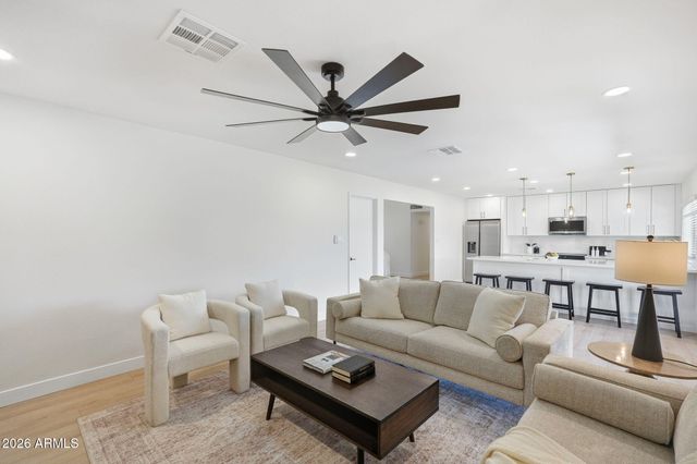 907 W Straford Drive, Chandler, AZ 85225