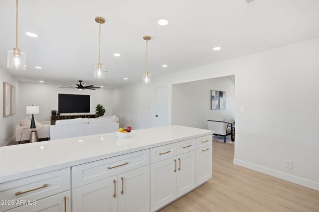 907 W Straford Drive, Chandler, AZ 85225