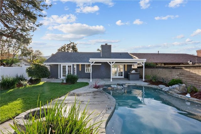 25072 Atwood, Newhall, CA 91321