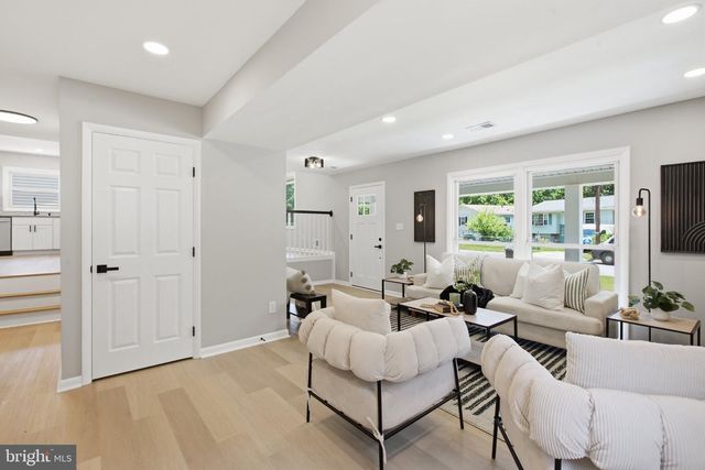 9602 DUBARRY AVE, Lanham, MD 20706