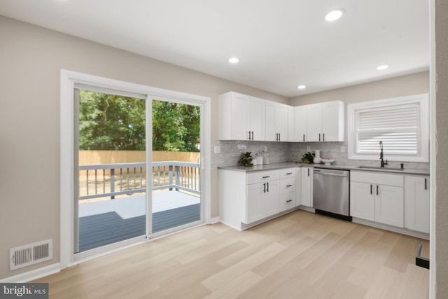 9602 DUBARRY AVE, Lanham, MD 20706