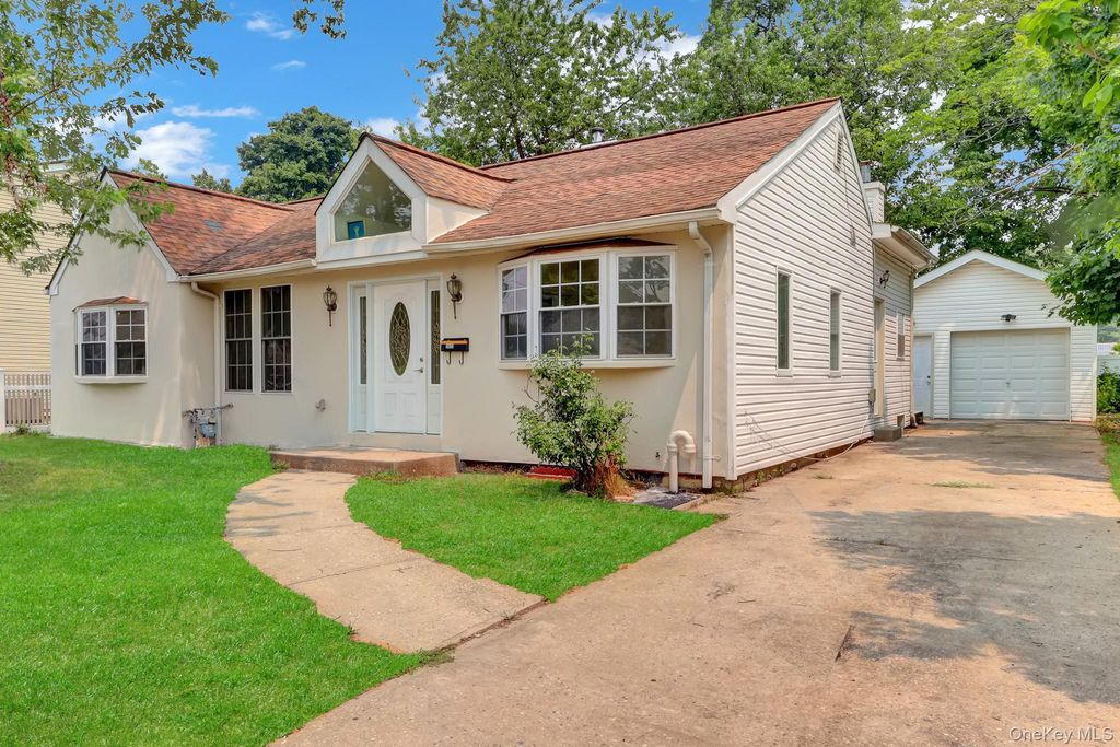1431 Brooklyn Boulevard, Bay Shore, NY 11706 — photo 2