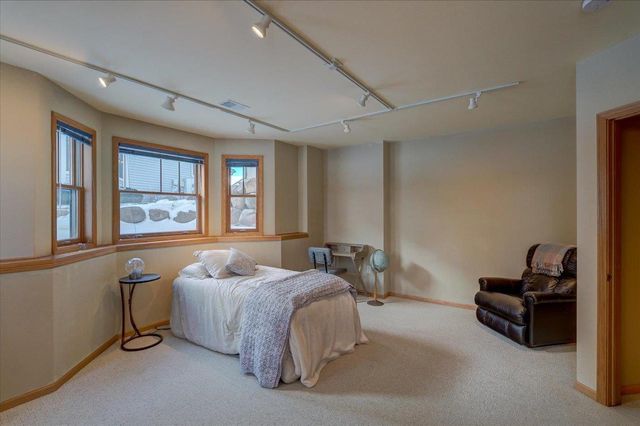 1030 Rooster Run, Middleton, WI 53562