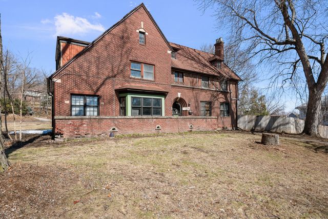 1012 5th Avenue S, Clinton, IA 52732