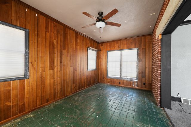 1012 5th Avenue S, Clinton, IA 52732