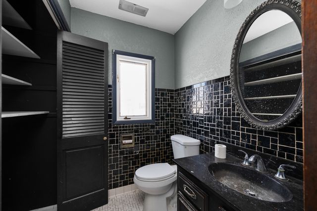 1012 5th Avenue S, Clinton, IA 52732