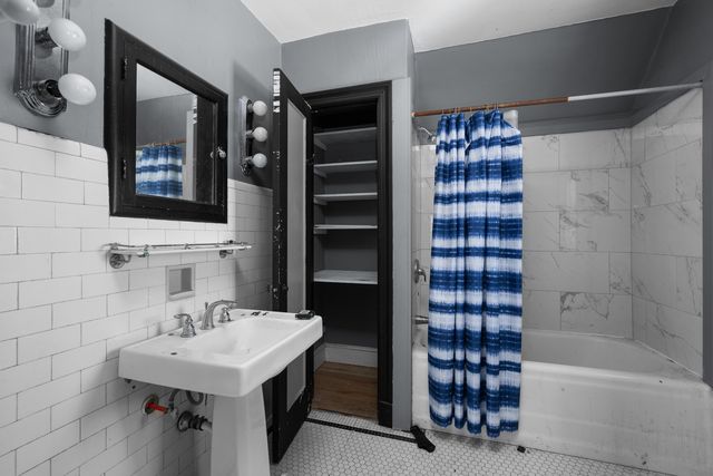 1012 5th Avenue S, Clinton, IA 52732