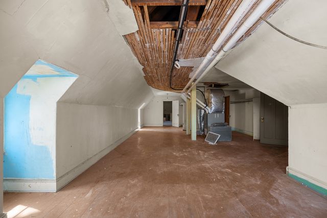 1012 5th Avenue S, Clinton, IA 52732